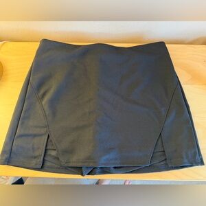 Black Skort